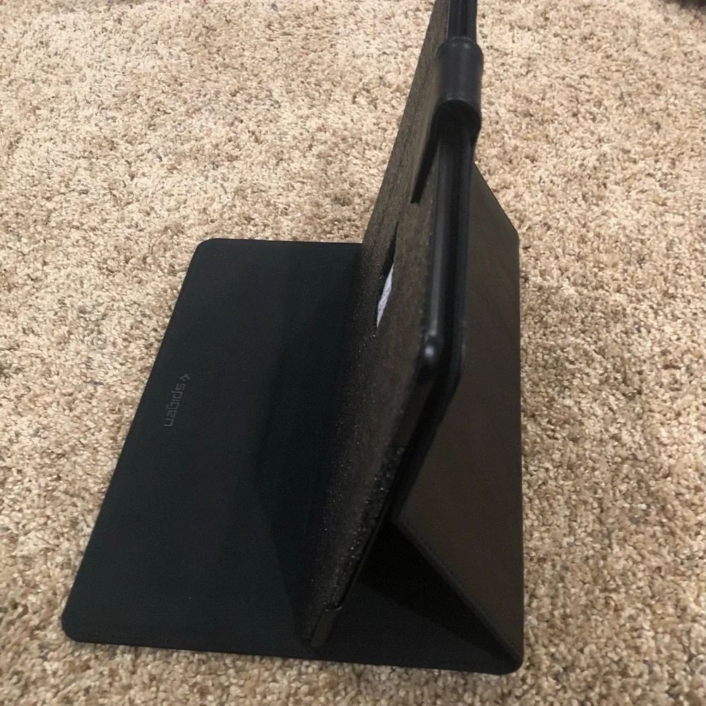 Spigen iPad Air 3 2020 Case / Stand Folio / NWOB/ Black